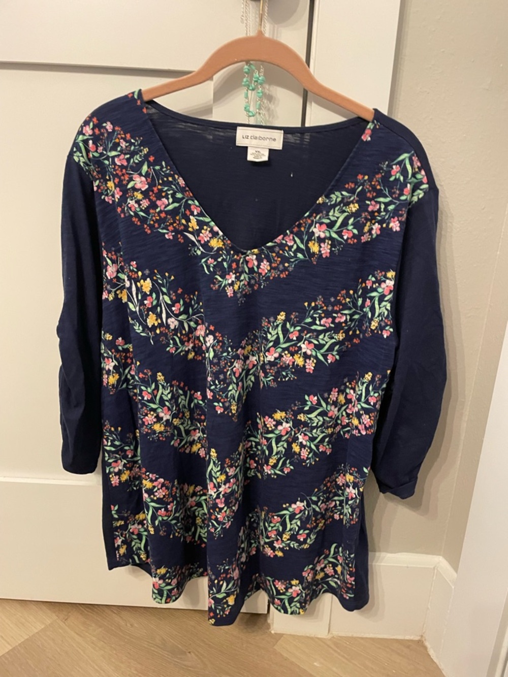 Liz Claiborne Navy Floral V-Neck Top with Multicolor Print - XXL